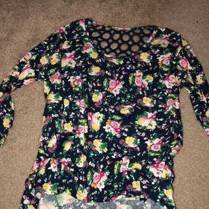 Quarter sleeve flowy floral shirt